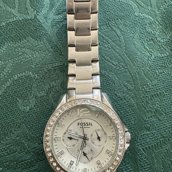 Silver diamond fossil watch - Picture 5 of 5